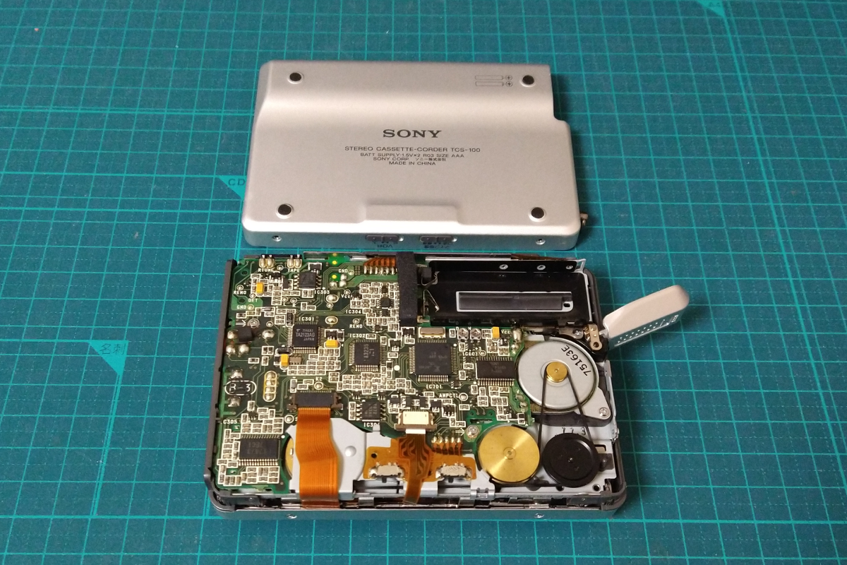 TCS-100の背面のカバーを取り外す