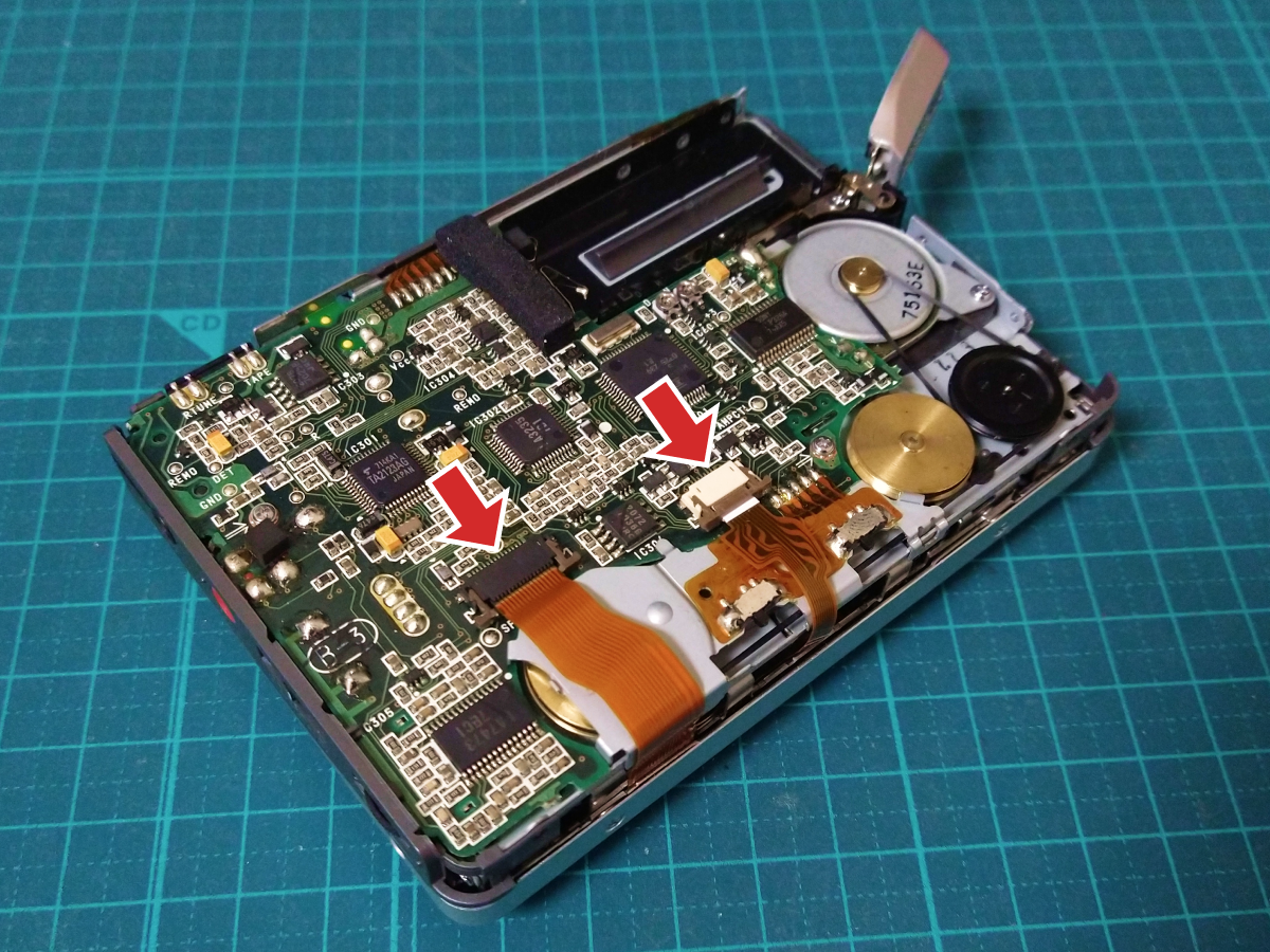 TCS-100の2本のフラットケーブル